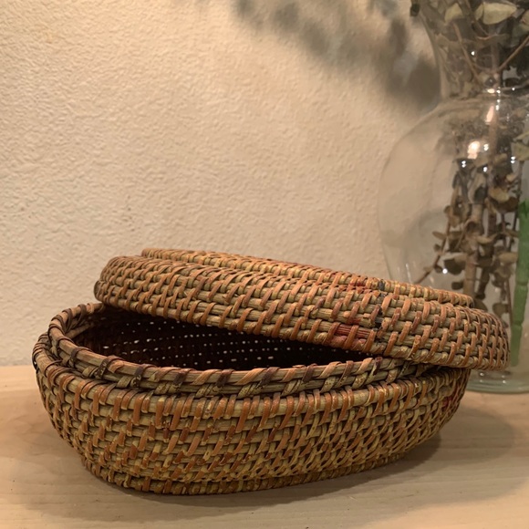 Woven basket - Picture 3 of 4